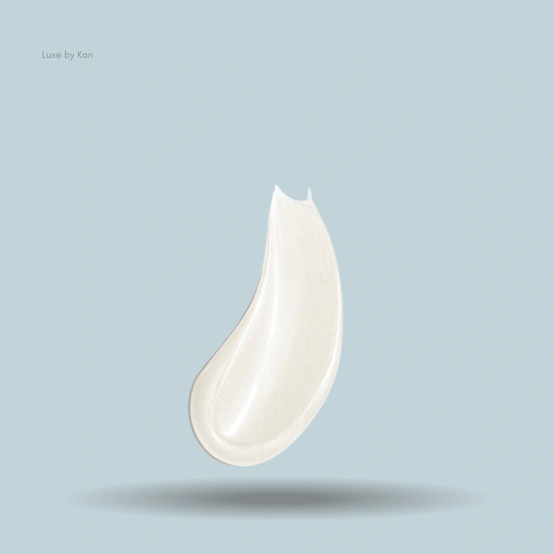 Swatch of Giorgio Armani Luminous Silk Acqua Highlighter, showcasing its lightweight, dewy finish and radiant finish.