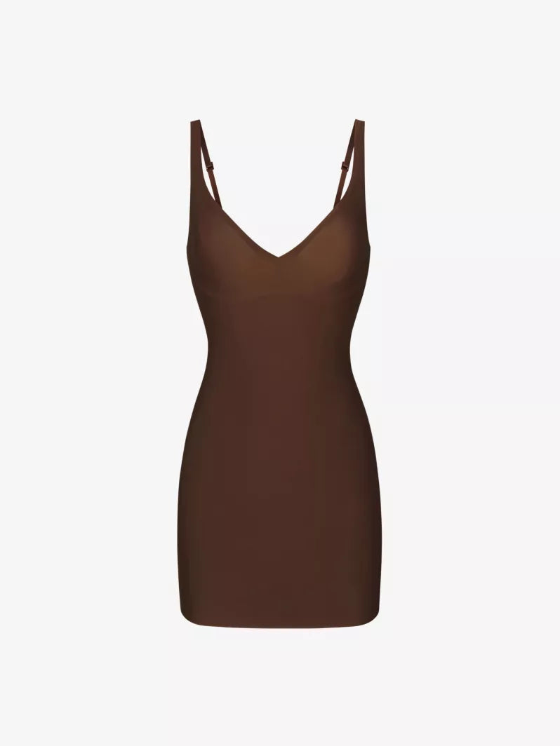 فستان قصير من SKIMS Foundations مصنوع من نسيج مطاطي - كاكاو