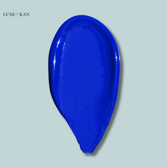 VIOLETTE FR yeux paint showcasing its glossy texture and rich color.