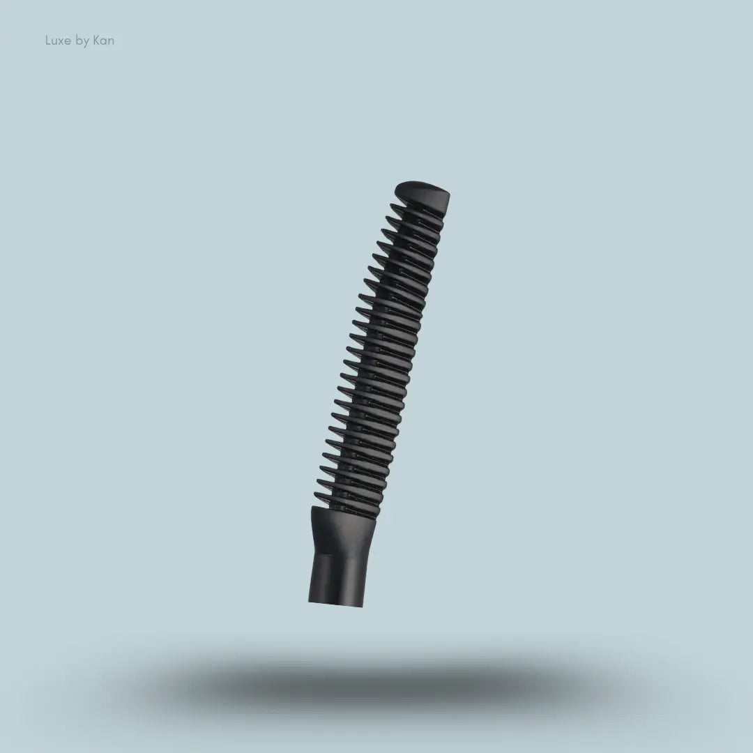 Canmake Quick Lash Curler in Black, close-up of the curler wand applicator