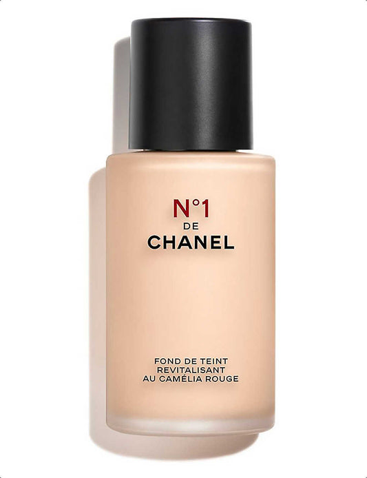 CHANEL N°1 DE CHANEL REVITALIZING FOUNDATION Illuminates - Hydrates - Protects