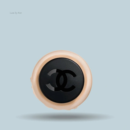 CHANEL
N°1 DE CHANEL REVITALIZING FOUNDATION
Illuminates - Hydrates - Protects 30ml