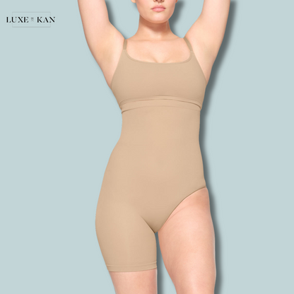 SKIMS SEAMLESS SCULPT SOLUTION SHORT LEFT LEG EXPOSED