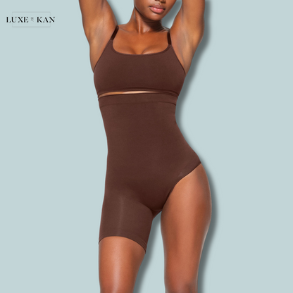 SKIMS SEAMLESS SCULPT SOLUTION SHORT LEFT LEG EXPOSED