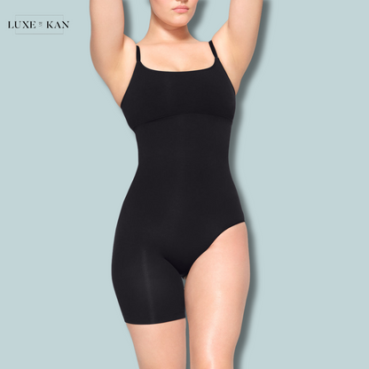 SKIMS SEAMLESS SCULPT SOLUTION SHORT LEFT LEG EXPOSED