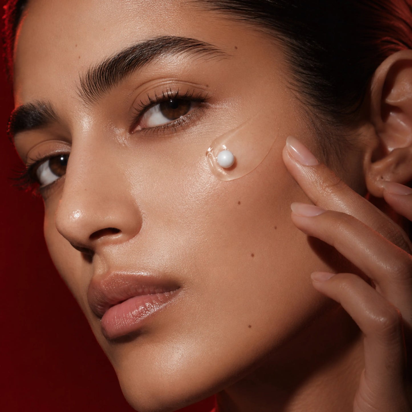 artisun Aura Pearl Skinwear Sunscreen SPF 40 applied on face showing invisible no-white-cast finish