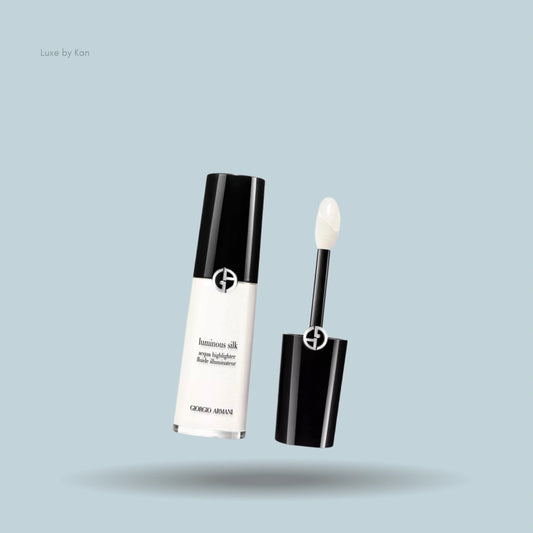 Giorgio Armani Luminous Silk Acqua Highlighter and applicator.