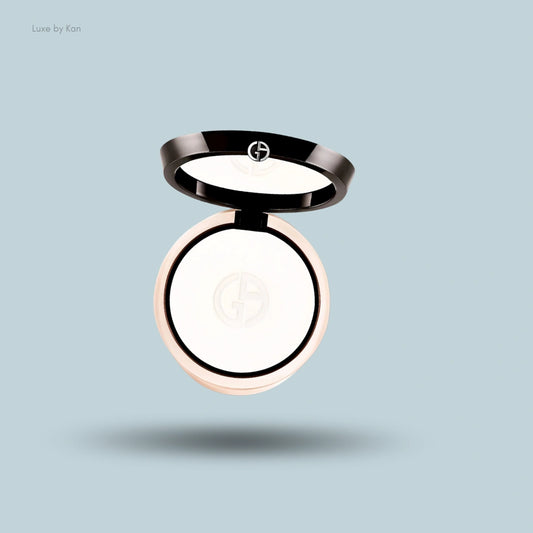 Open Giorgio Armani Power Fabric+ setting powder compact.