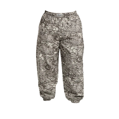 Relaxed-fit camouflage pants in shades of grey, featuring an elastic waistband and tapered cuffs for comfort and style.