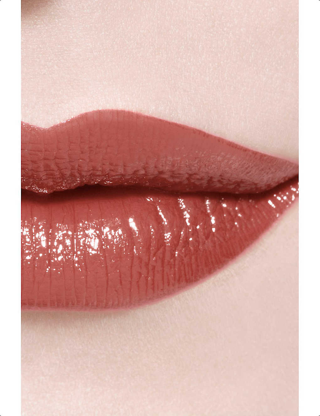 CHANEL
ROUGE COCO BLOOM
Hydrating And Plumping Lipstick 3g