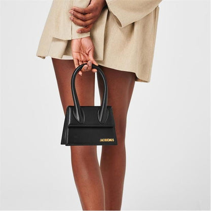 JACQUEMUS
LE CHIQUITO MOYEN BAG