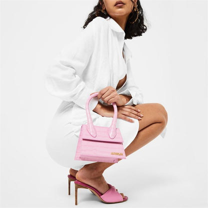 JACQUEMUS
LE CHIQUITO MOYEN BAG