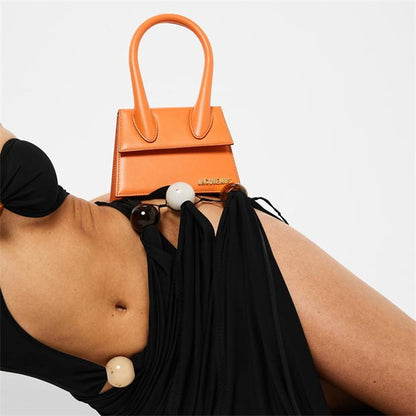 JACQUEMUS
LE CHIQUITO MOYEN BAG