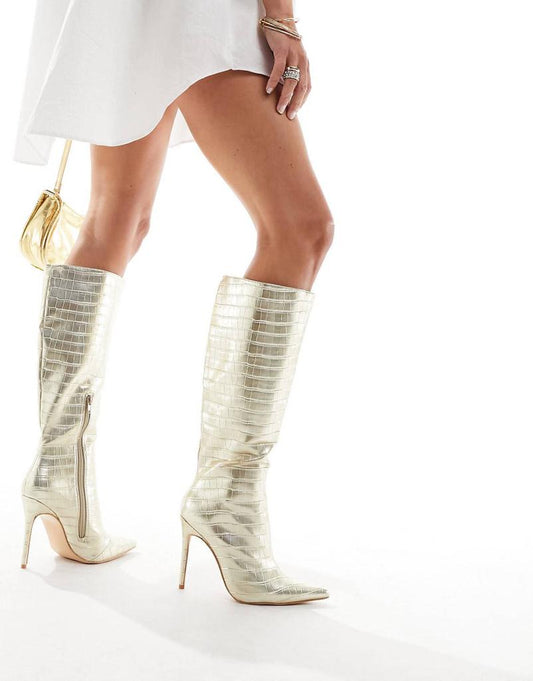 حذاء Public Desire Horizon ذو الكعب العالي للركبة مصنوع من جلد التمساح الذهبي 