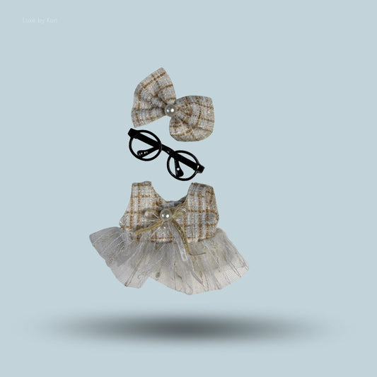 Labubu Pearl Academia Fashion Dress Set: A plaid dress with a bow and glasses for dolls.