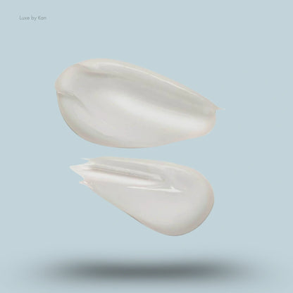 Two smears of Shani Darden Skincare Weightless Oil-Free Moisturiser.