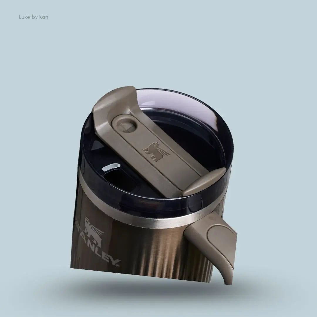 Stanley Quencher H2.0 Fluted Tumbler 0.89L FlowState 3-position lid close-up detail India