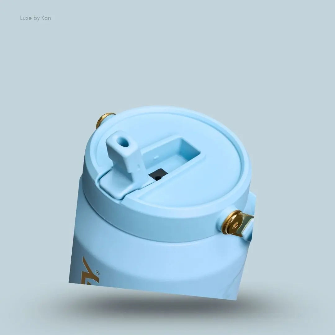 Stanley Messi x Stanley IceFlow Flip Straw Jug 1.9L flip straw lid and fence hook close-up detail India