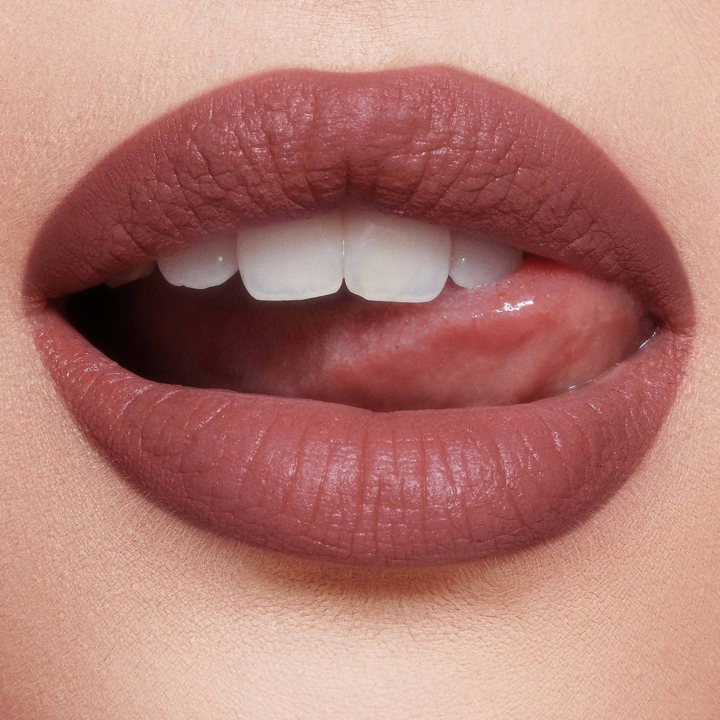 CHARLOTTE TILBURY Airbrush Flawless Lip Blur