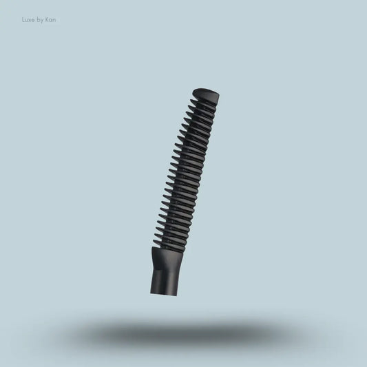Canmake Quick Lash Curler in Black, close-up of the curler wand applicator