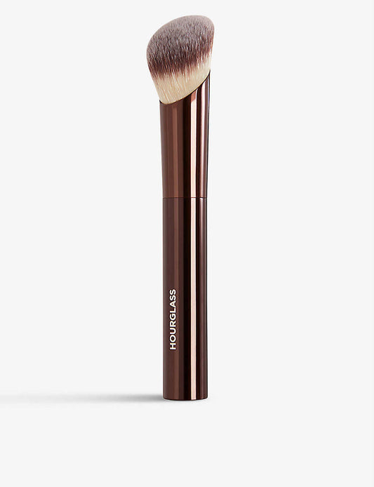HOURGLASS Ambient Soft Glow foundation brush